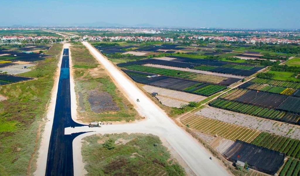 Nhiều đoạn vành đai 4 qua Đan Phượng đã được trải nhựa.